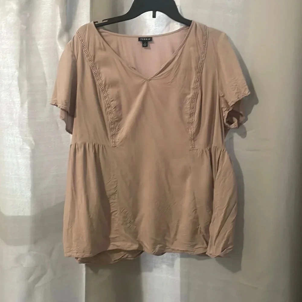 Torrid size 1 lavender blouse